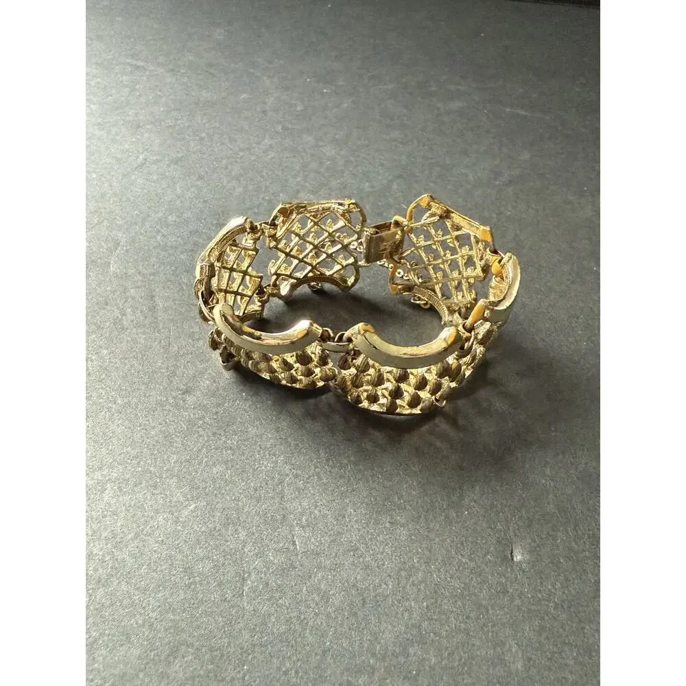 Vintage Coro Signed Goldtone Panel Link Wide Chunky Leaves 7” Retro Bracelet
